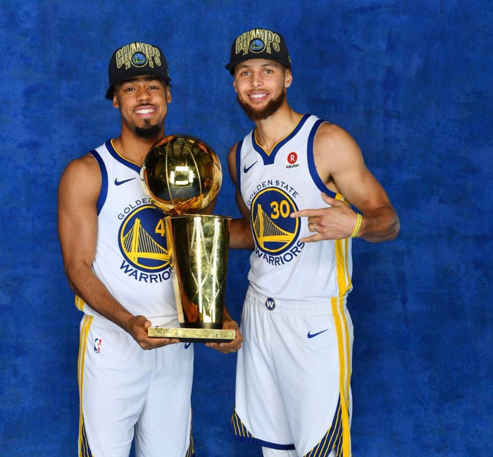 投票调查：巴萨支持率87% 埃因霍温vs马竞得票多（调查显示：巴萨获87%支持，埃因霍温对马竞得票领先）