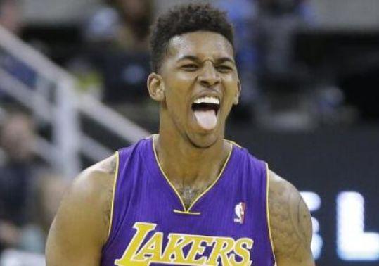 里维拉：10号位球员已经消失；莱奥非常出色应该让他安静踢球（里维拉：传统10号已成历史；莱奥天赋异禀，应让他安静踢球）