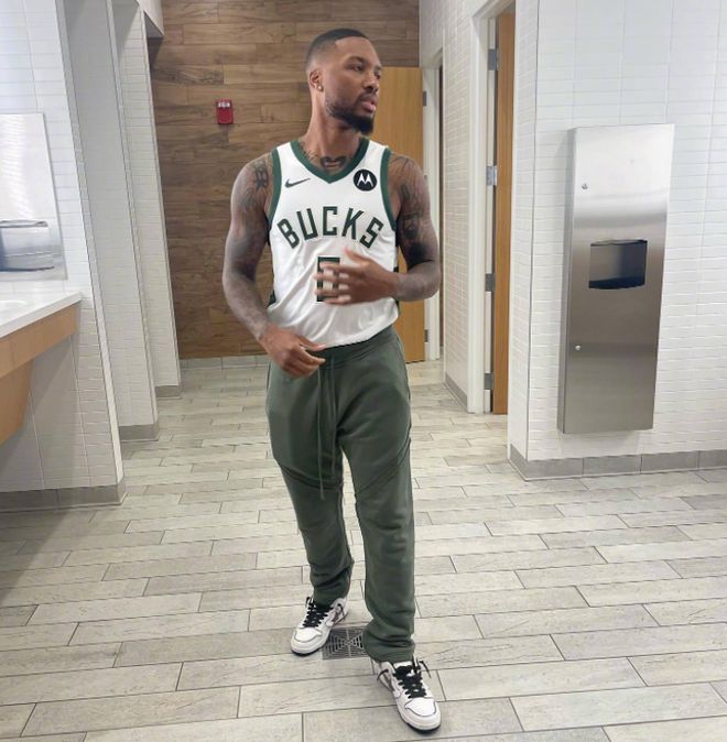 斯洛特：这点球在英超可能不会判；萨拉赫？今晚属于在场球员（斯洛特：这点球英超未必判；谈萨拉赫：今晚主角是出场球员）