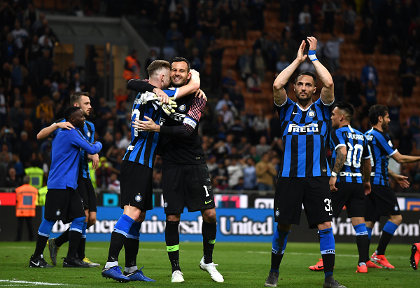 阮奇龙庆祝冲超：美好的一个赛季，一起期待2026新的挑战（阮奇龙庆贺升超：美妙赛季收官，携手期待2026年新挑战）