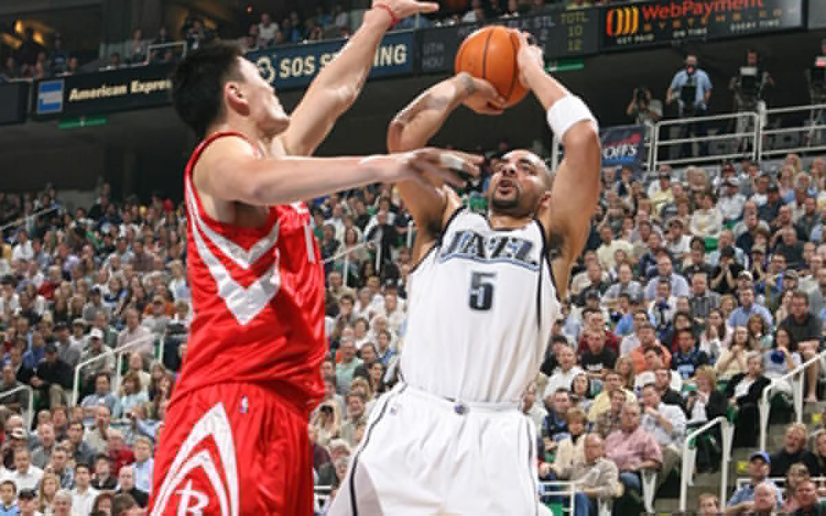 从前的对手再度相遇，博格巴与萨内欧冠相遇赛后寒暄（昔日对手再相逢：博格巴与萨内欧冠赛后寒暄）