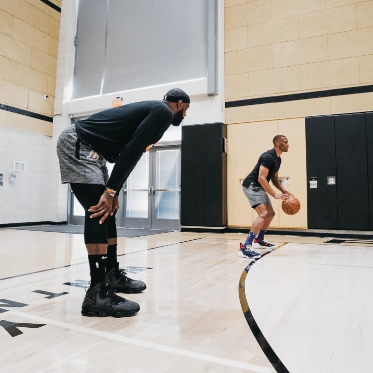 比赛集锦：皇家奥维耶多0-0巴列卡诺（集锦：皇家奥维耶多与巴列卡诺0-0握手言和）