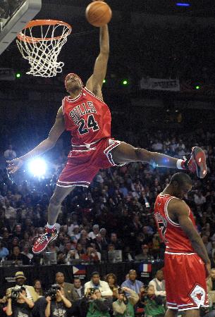 2025LPL全明星颁奖：Tarzan独获三奖，AL年度最佳俱乐部（2025LPL全明星颁奖礼：Tarzan包揽三项大奖，AL荣膺年度最佳俱乐部）