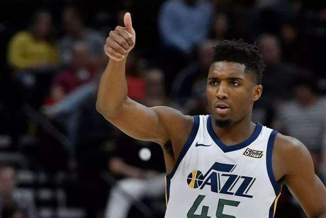 意媒：米兰希望魔笛能帮助推动卢宁加盟，皇马估价2500万欧（意媒：米兰盼莫德里奇牵线助卢宁转投红黑军，皇马标价2500万欧）