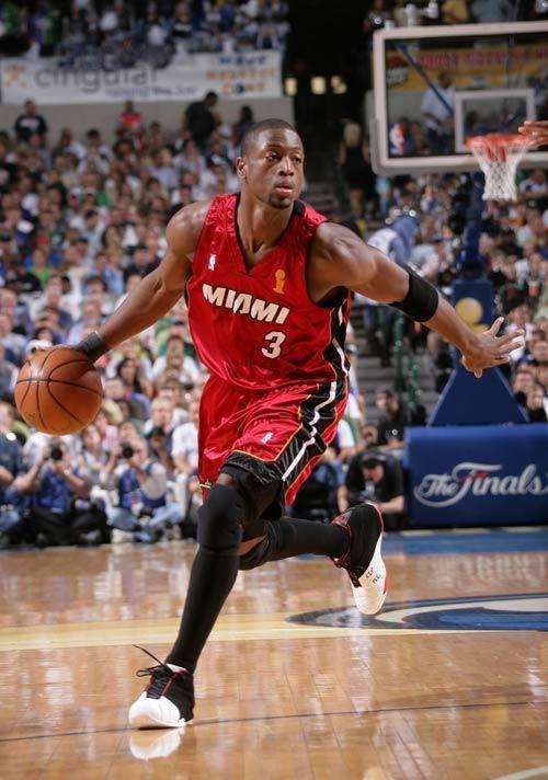 半场战报：拜仁3-0勒沃库森，格纳布里、雅克松破门（上半场拜仁3-0领先勒沃库森，格纳布里、雅克松相继破门）