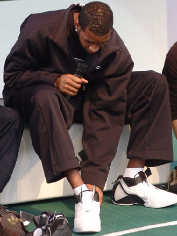 斯塔尼希奇球传大后沮丧抱头，没想到迪亚斯把球救回并打进（斯塔尼希奇传中过大懊恼抱头，迪亚斯极限救回后破门）