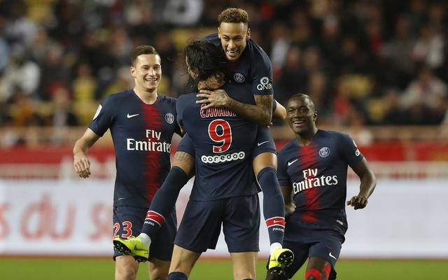 记者：于帕与拜仁的续约仍在谈判中，有可能在年底前做出决定（记者透露：拜仁与于帕续约谈判推进，或将于年底前定案）